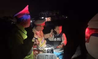 Cháu bé đi lạc
