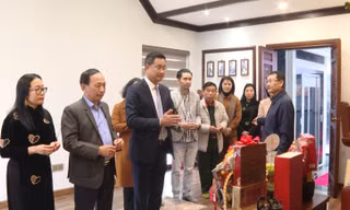 Bí thư Tỉnh uỷ Quảng Bình thăm, chúc Tết gia đình Đại tướng Võ Nguyên Giáp 