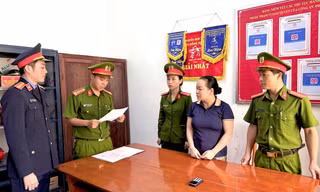 Bắt nữ kế toán mua bán hoá đơn hơn 40 tỉ đồng