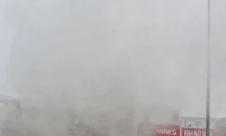 Cháy lớn tại siêu thị điện thoại giữa trung tâm thành phố Đồng Hới