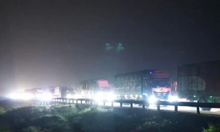 Ô tô 5 chỗ vượt ẩu, gây tai nạn liên hoàn trên cầu Gianh, Quốc lộ 1A tắc nhiều giờ