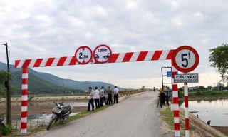 Quảng Bình hạn chế lưu thông qua cầu Sông Thai