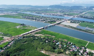 Hơn 50 trụ cầu bắc qua sông Gianh thuộc cao tốc Bắc – Nam 'dính' phải hang động 