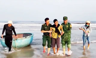 Một ngư dân rơi xuống biển nguy kịch ở Quảng Bình