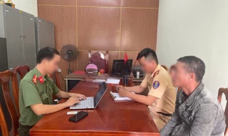 Cha 'bênh' con gái quá trớn trên mạng xã hội, bị phạt 7,5 triệu đồng 