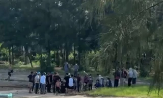 Ba anh em ruột đuối nước được cứu chữa khi tắm biển 