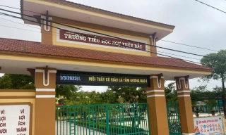 Hiệu trưởng đánh hiệu phó bị giáng chức, chuyển trường 