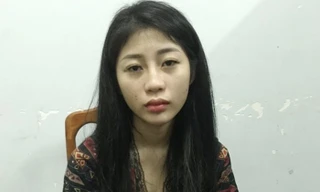 Bắt quả tang 'hotgirl' 18 tuổi đang mua bán hàng nghìn viên ma túy
