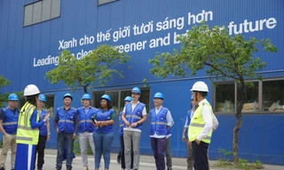 Hơn 40 chuyên gia quốc tế khảo sát nhà máy titan ở Quảng Bình