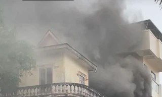 Cháy nhà 4 tầng ở trung tâm TP. Đồng Hới 