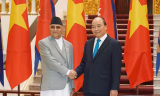 Thủ tướng Nguyễn Xuân Phúc và Thủ tướng Nepal KP Sharma Oli trước cuộc hội đàm. 