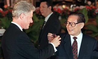 Tổng thống Mỹ Bill Clinton trong cuộc gặp Chủ tịch Trung Quốc Giang Trạch Dân. (Ảnh tư liệu)