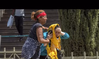 Giờ phút suy sụp của các thân nhân vụ rơi máy bay Ethiopia