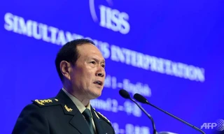 Bộ trưởng Quốc phòng Trung Quốc Nguỵ Phượng Hoà phát biểu tại Đối thoại Shangri-La. (Ảnh: CNA)