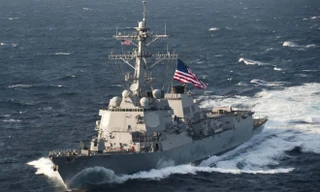 Tàu USS McCampbell của Hải quân Mỹ. Ảnh: AP