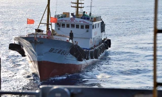 Lực lượng tàu dân quân Trung Quốc đang phục vụ chiến lược vùng xám của nước này trên khu vực tranh chấp. (Ảnh: US Navy 