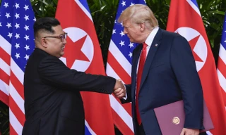 Ông Kim Jong-un và ông Donald Trump tại cuộc gặp ở Singapore. (Ảnh: Getty Images)