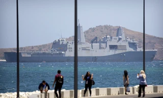 Tàu chiến Mỹ USS Green Bay trong một chuyến thăm Papua New Guinea vào tháng 11 năm ngoái. (Ảnh: AP)