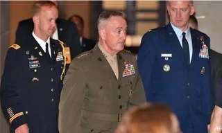Chủ tịch hội đồng tham mưu trưởng liên quân Mỹ Joseph Dunford (giữa). (Ảnh: CNA)