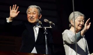 Nhà vua Akihito và Hoàng hậu Michiko. (Ảnh: Reuters)