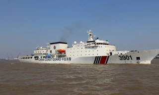 Haijing 3901, một trong những tàu hải cảnh lớn nhất thế giới, là một trong những tàu hộ tống tàu thăm dò Hải Dương 8 vi phạm vùng đặc quyền kinh tế của Việt Nam