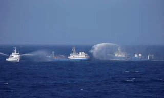 Đang đàm phán với Trung Quốc, Mỹ điều tàu chiến tiến sát Hoàng Sa