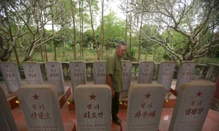 Gìn giữ bia mộ 14 phi công Triều Tiên hy sinh ở Việt Nam