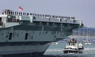 Tàu sân bay HMS Queen Elizabeth dự kiến sẽ đến biển Đông vào năm sau. (Ảnh: Telegraph)