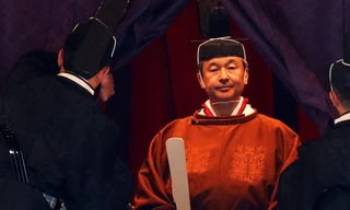 Nhà Vua Nhật Bản Naruhito trong lễ đăng quang hôm nay. (Ảnh: Reuters)