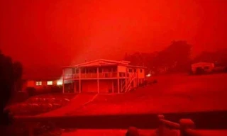 Nhiều người dân Úc phải sơ tán vì cháy rừng. (Ảnh: CNN)