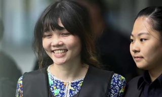 Đoàn Thị Hương khi rời phiên toà ngày 1/4