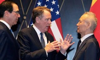 Bộ trưởng Tài chính Mỹ Steven Mnuchin (trái) và Đại diện thương mại Mỹ Robert Lighthizer cùng Phó Thủ tướng Trung Quốc Lưu Hạc có thể sẽ gặp lại nhau trong tháng này. (Ảnh: Reuters)