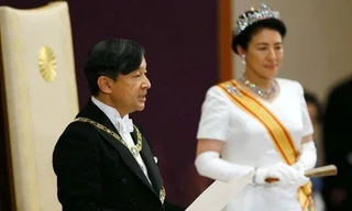Thái tử Naruhito trong lễ lên ngôi