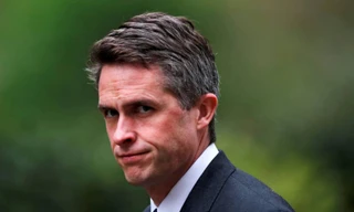 Ông Gavin Wiliamson vừa mất chức Bộ trưởng Quốc phòng Anh. (Ảnh: AP)