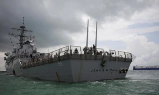 Tàu chiến John S. McCain. (Ảnh: Reuters)