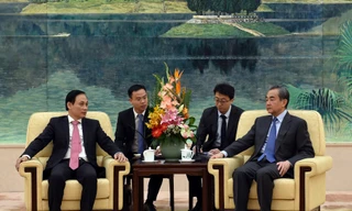 Thứ trưởng Lê Hoài Trung hội kiến Bộ trưởng Ngoại giao Trung Quốc Vương Nghị. (Ảnh: BNG) 