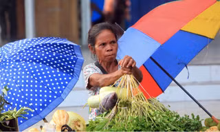 Một người bán hàng rong ở Đông Timor. (Ảnh: EPA)