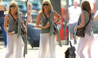 Jennifer Aniston lại mặc váy trong suốt