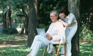 “Mừng ông đi được rồi, ông khỏi nằm liệt rồi!”