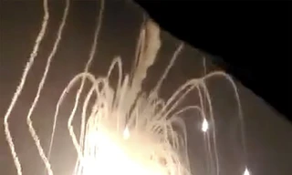 Khoảnh khắc tên lửa phát nổ. Ảnh: East2west