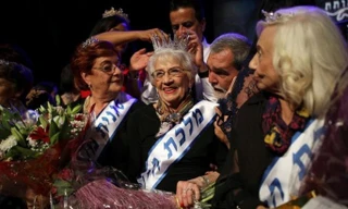 Hoa hậu sống sót sau nạn diệt chủng vừa nhận vương miện ở tuổi 93