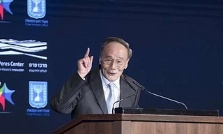 Phó Chủ tịch Vương Kỳ Sơn phát biểu tại Singapo. Ảnh: Tân Hoa Xã.