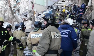 Bé 10 tháng tuổi sống sót 'một cách thần kỳ' sau 35 tiếng chôn vùi