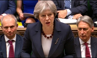 Thủ tướng Theresa May cảnh báo những người đòi hạ bệ bà đừng mong làm tốt hơn về Brexit.