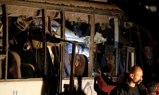 Hiện trường xe chở du khách Việt Nam bị đánh bom ở Ai Cập