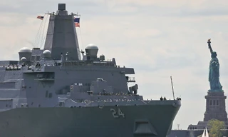  Tàu USS Arlington. Ảnh: AP