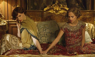 Eddie Redmayne và Alicia Vikander trong một cảnh phim Cô gái Đan Mạch