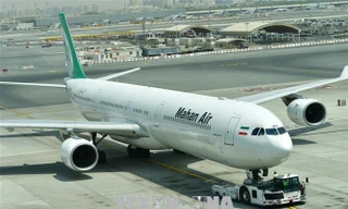 Máy bay của hãng hàng không Mahan Air tại sân bay quốc tế Dubai, Các tiểu vương quốc Arab thống nhất. Ảnh: AFP