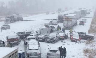 Đâm xe liên hoàn, cháy lớn giữa trời tuyết rơi dày đặc ở Nga. Ảnh minh họa