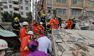 14 người đã được giải cứu, rất nhiều người vẫn còn mắc kẹt. Ảnh: Twitter